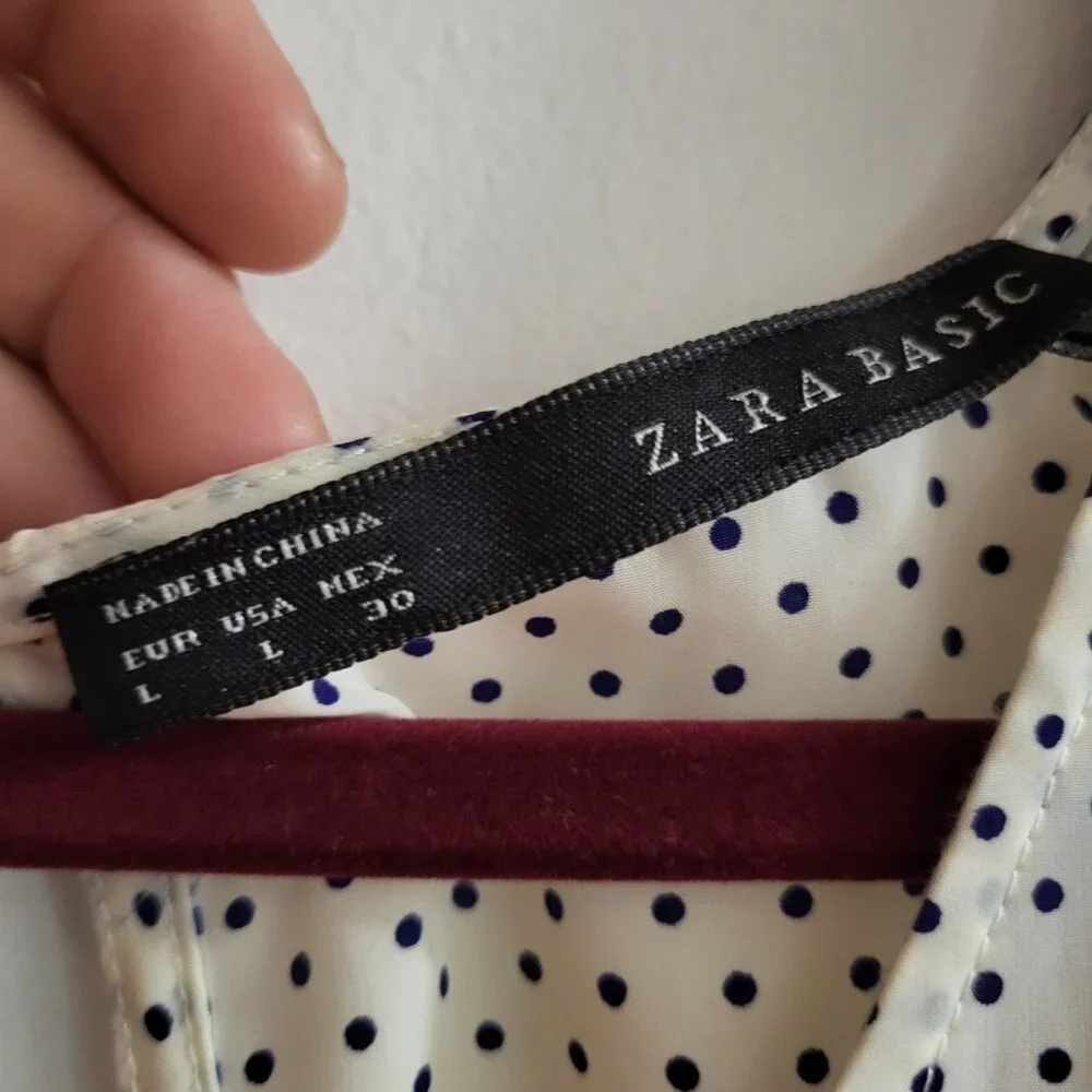 ZARA BASIC Polka Dot V-Neck Blouse with Contrast Shoulder Detail - Large. - Picture 7 of 8